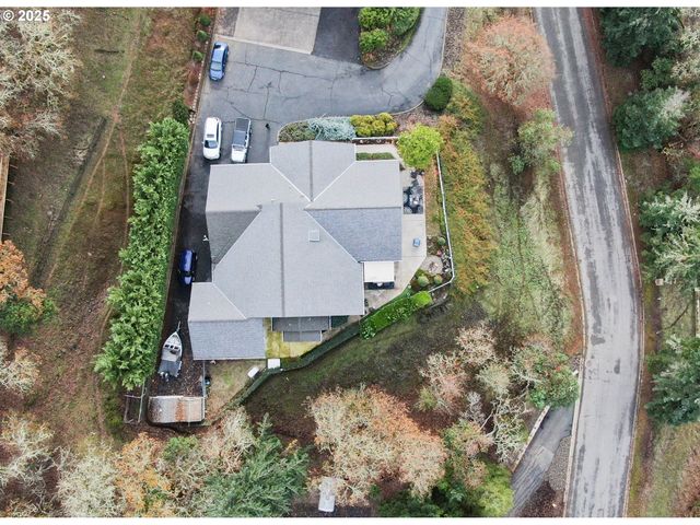 1356 Se LAUREL Ct, Roseburg, OR 97470