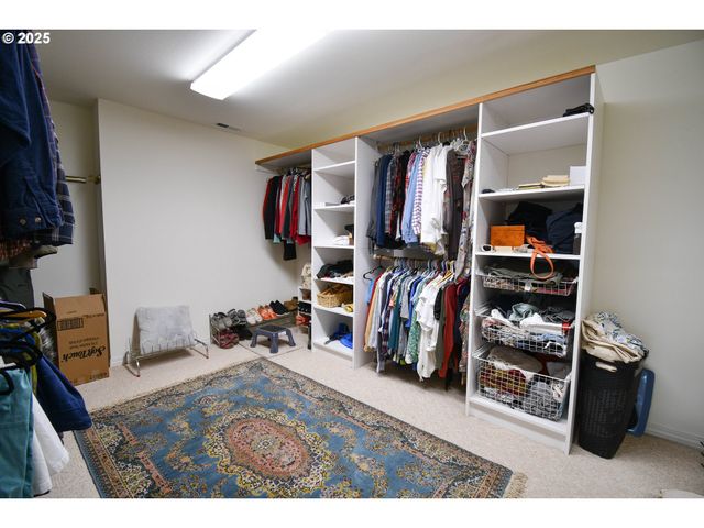 1356 Se LAUREL Ct, Roseburg, OR 97470