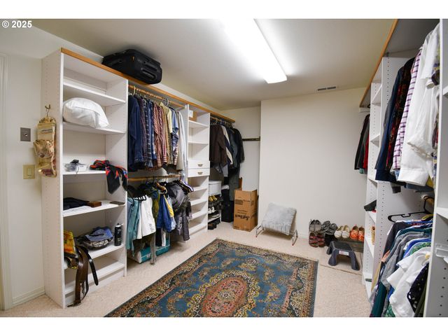 1356 Se LAUREL Ct, Roseburg, OR 97470