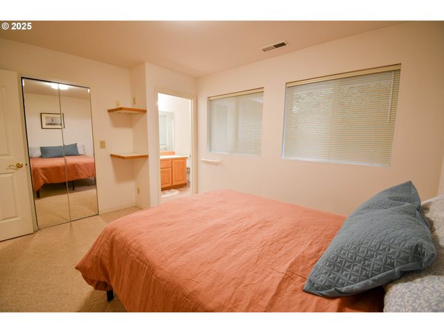 1356 Se LAUREL Ct, Roseburg, OR 97470