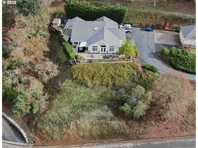 1356 Se LAUREL Ct, Roseburg, OR 97470