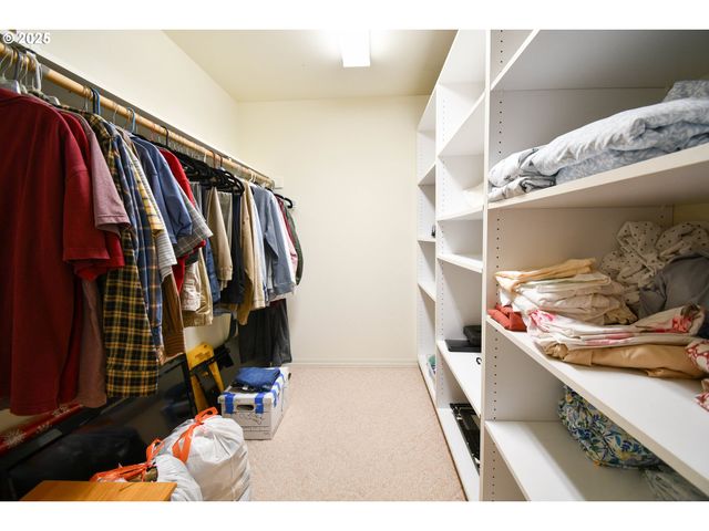 1356 Se LAUREL Ct, Roseburg, OR 97470