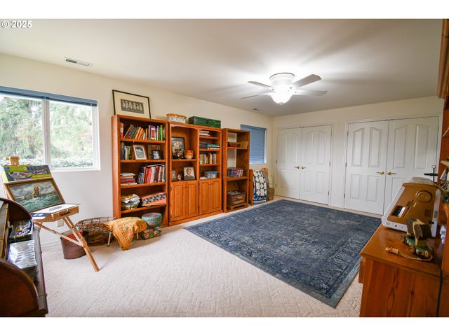 1356 Se LAUREL Ct, Roseburg, OR 97470