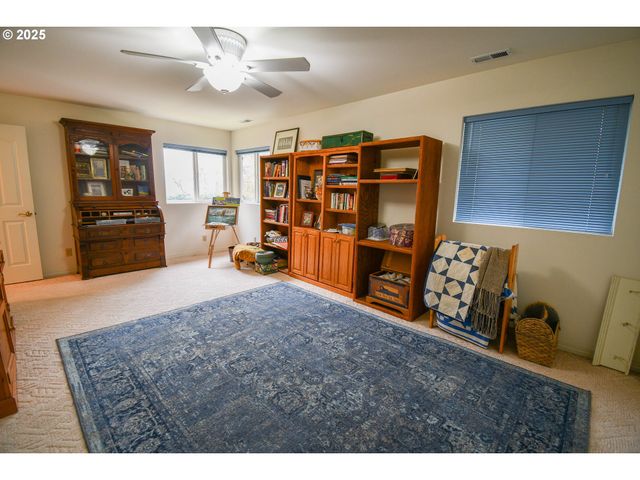 1356 Se LAUREL Ct, Roseburg, OR 97470