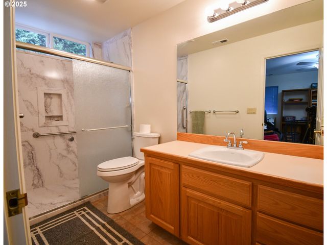 1356 Se LAUREL Ct, Roseburg, OR 97470