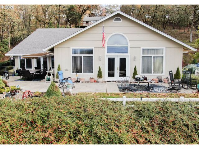 1356 Se LAUREL Ct, Roseburg, OR 97470