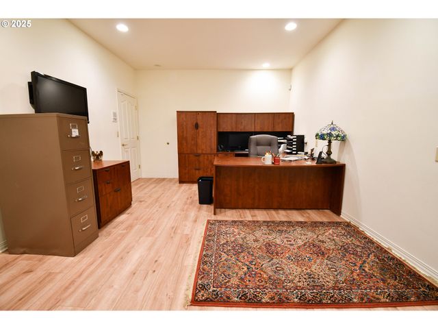 1356 Se LAUREL Ct, Roseburg, OR 97470