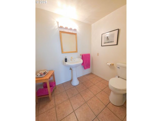 1356 Se LAUREL Ct, Roseburg, OR 97470