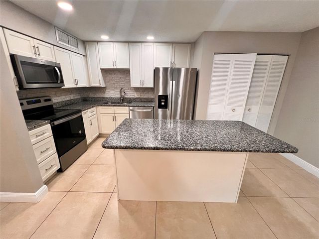 300 LAKEPOINTE DRIVE 103, Altamonte Springs, FL 32701