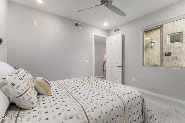 250 W QUEEN CREEK Road 144, Chandler, AZ 85248