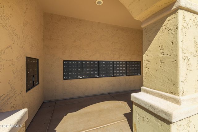 250 W QUEEN CREEK Road 144, Chandler, AZ 85248