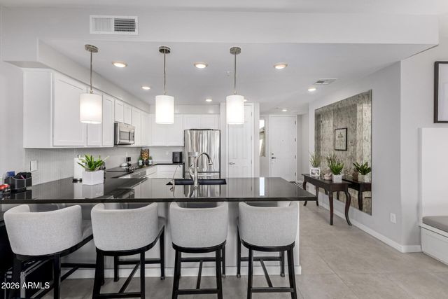 250 W QUEEN CREEK Road 144, Chandler, AZ 85248