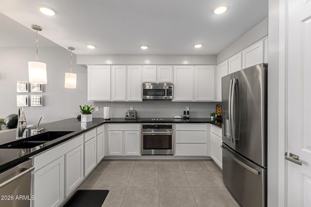 250 W QUEEN CREEK Road 144, Chandler, AZ 85248