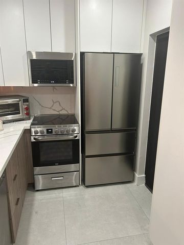 1050 NE 9th Ave 1, Fort Lauderdale, FL 33304