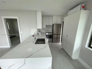 1050 NE 9th Ave 1, Fort Lauderdale, FL 33304