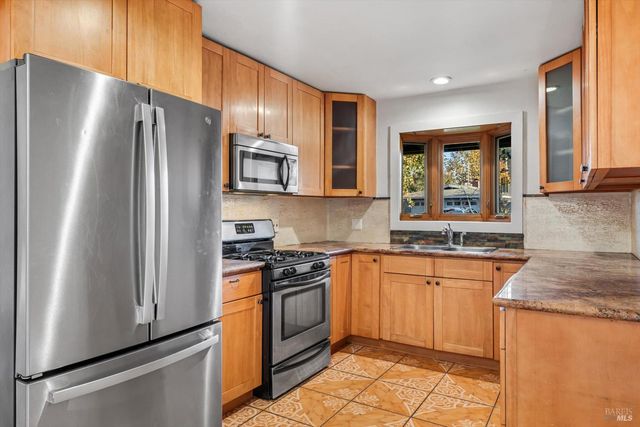 621 Sunny Manor Way, Santa Rosa, CA 95401