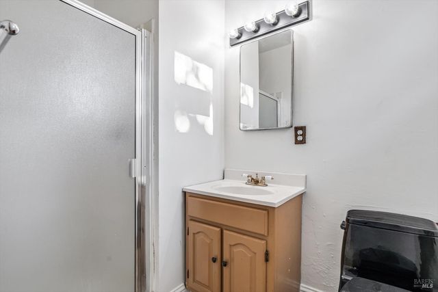 621 Sunny Manor Way, Santa Rosa, CA 95401