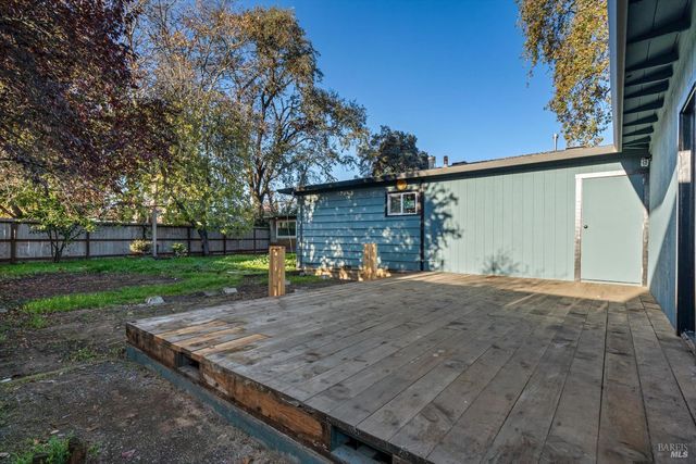 621 Sunny Manor Way, Santa Rosa, CA 95401