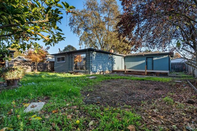 621 Sunny Manor Way, Santa Rosa, CA 95401
