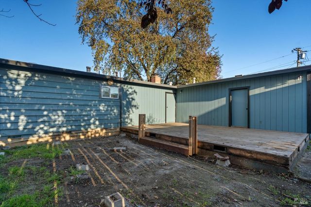 621 Sunny Manor Way, Santa Rosa, CA 95401