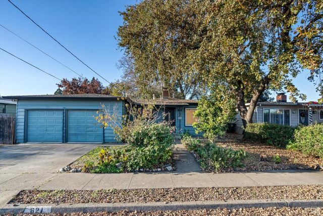 621 Sunny Manor Way, Santa Rosa, CA 95401