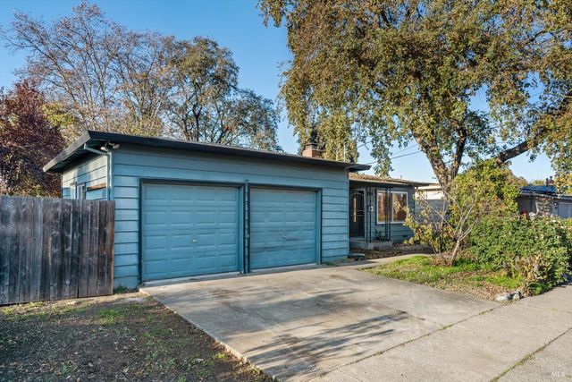 621 Sunny Manor Way, Santa Rosa, CA 95401