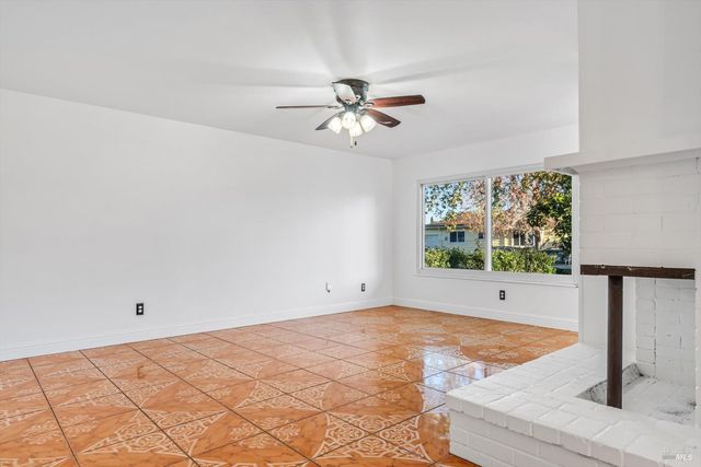 621 Sunny Manor Way, Santa Rosa, CA 95401