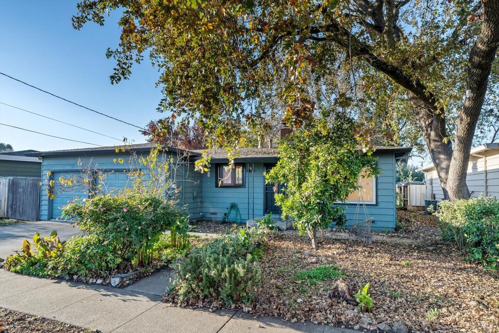 621 Sunny Manor Way, Santa Rosa, CA 95401