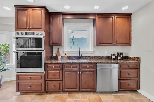 6921 MANGO AVENUE S, St Petersburg, FL 33707