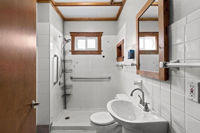 516 NEW YORK AVENUE, Manitowoc, WI 54220