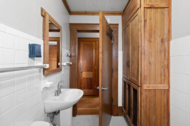 516 NEW YORK AVENUE, Manitowoc, WI 54220