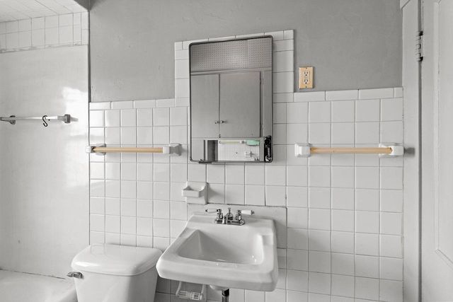 516 NEW YORK AVENUE, Manitowoc, WI 54220