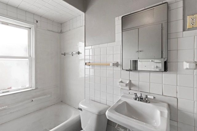 516 NEW YORK AVENUE, Manitowoc, WI 54220