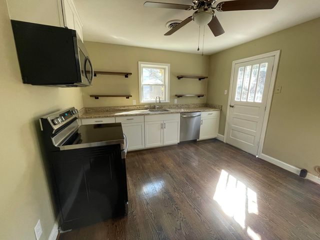 2822 Sweetbrier AVE, Roanoke, VA 24015