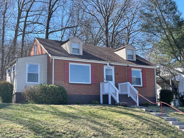 2822 Sweetbrier AVE, Roanoke, VA 24015