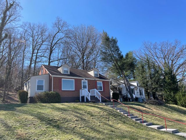 2822 Sweetbrier AVE, Roanoke, VA 24015