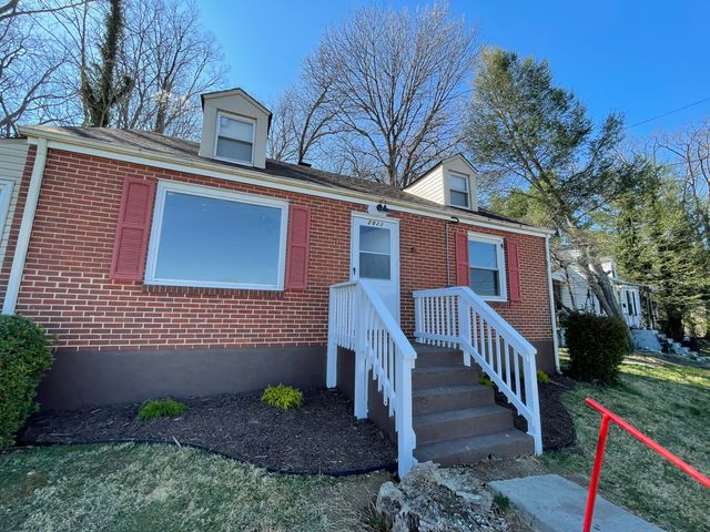 2822 Sweetbrier AVE, Roanoke, VA 24015