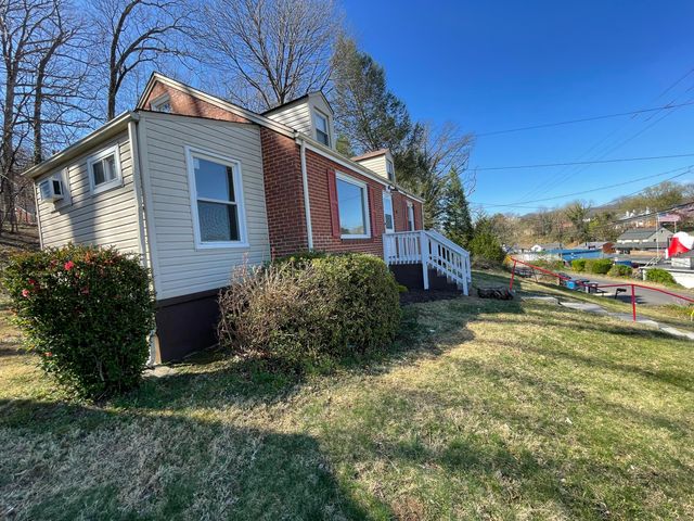 2822 Sweetbrier AVE, Roanoke, VA 24015