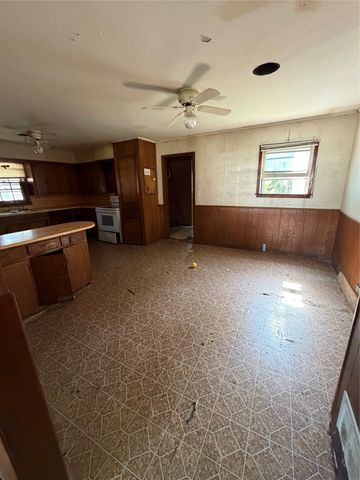 616 White Street, Whitesboro, TX 76273