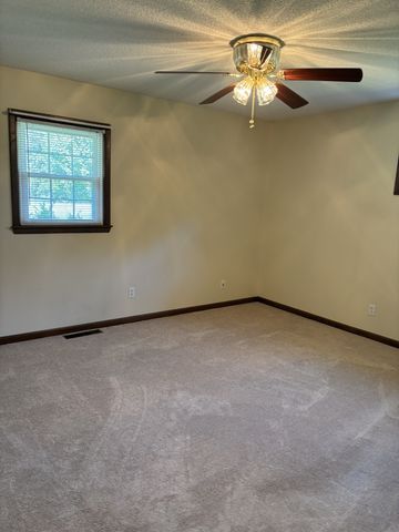 141 Doak Rd, Manchester, TN 37355