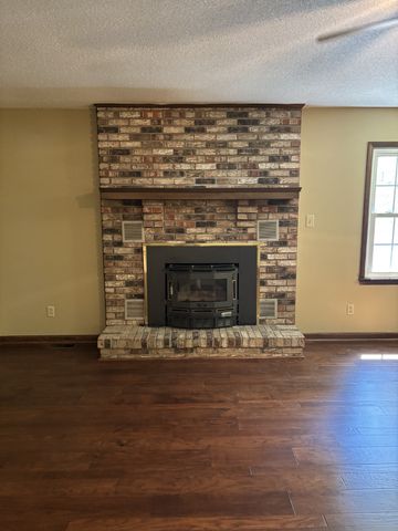 141 Doak Rd, Manchester, TN 37355