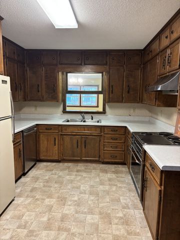 141 Doak Rd, Manchester, TN 37355
