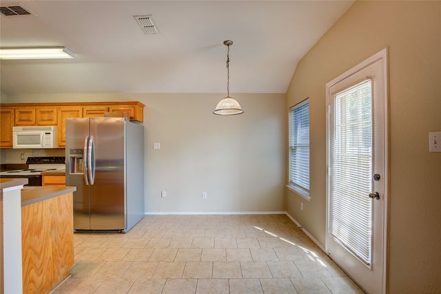 140 Flyaway Lane, Fort Worth, TX 76120