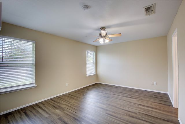 140 Flyaway Lane, Fort Worth, TX 76120