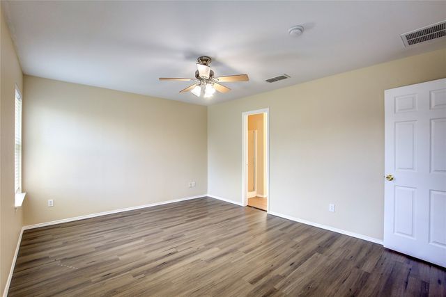 140 Flyaway Lane, Fort Worth, TX 76120