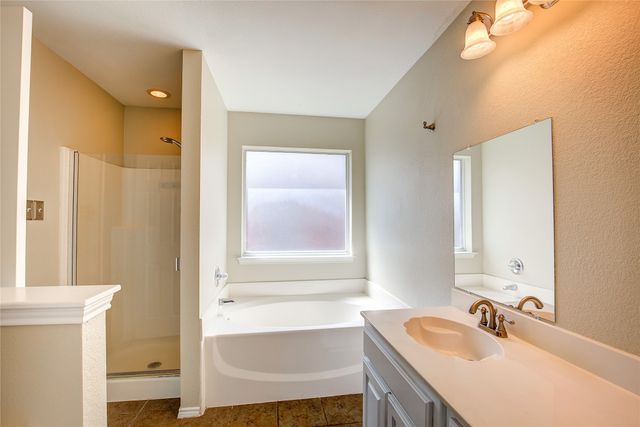 140 Flyaway Lane, Fort Worth, TX 76120