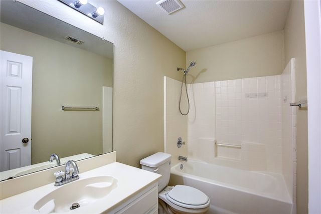 140 Flyaway Lane, Fort Worth, TX 76120