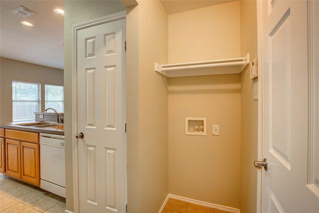 140 Flyaway Lane, Fort Worth, TX 76120