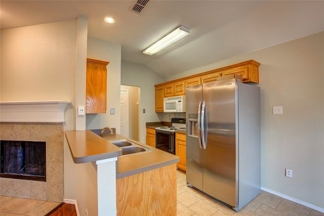 140 Flyaway Lane, Fort Worth, TX 76120