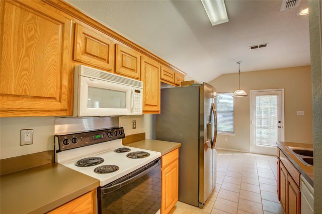 140 Flyaway Lane, Fort Worth, TX 76120